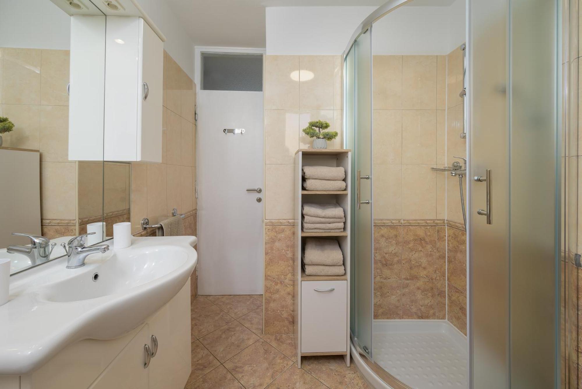 Apartment Pina Пореч Екстер'єр фото
